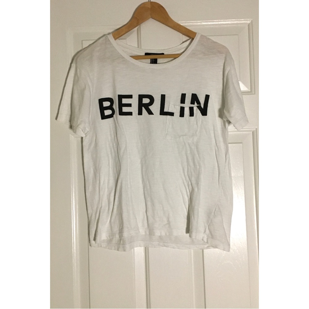 Forever21 White Short-Sleeve Graphic “BERLIN” Tee